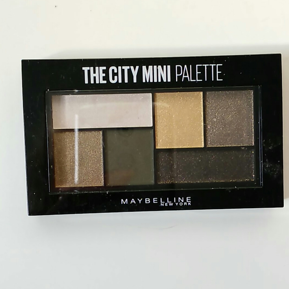 NWOT Maybelline Glittery Eyeshadow Kit